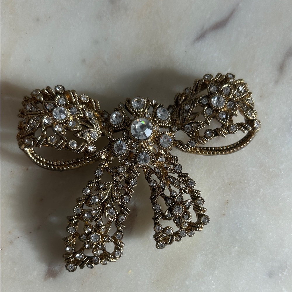 Vintage Elegant Gold Bow Brooch with Crystals collector item - Picture 3 of 8